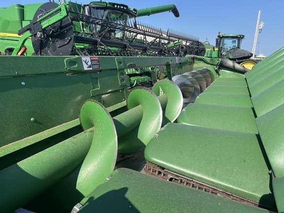 Image of John Deere C8R equipment image 4