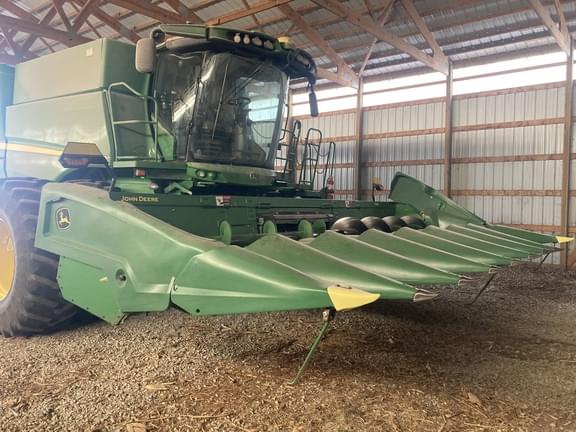 Image of John Deere C8R Primary image