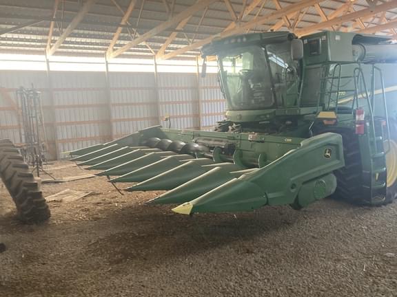 Image of John Deere C8R equipment image 1