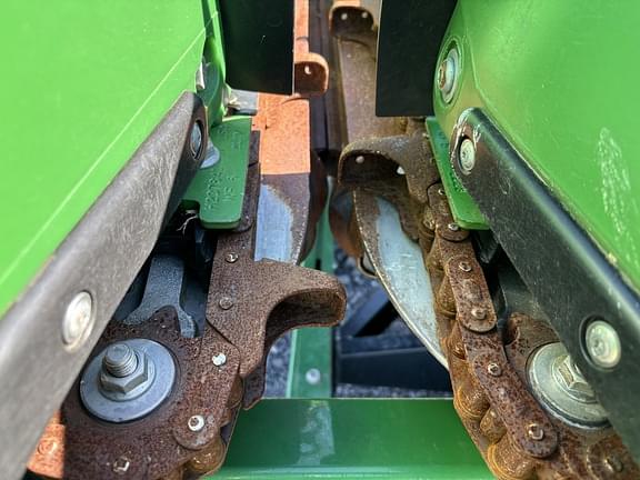 Image of John Deere C8R equipment image 3