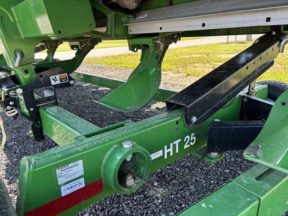 Image of John Deere C8R equipment image 4