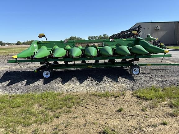 Image of John Deere C8R equipment image 1