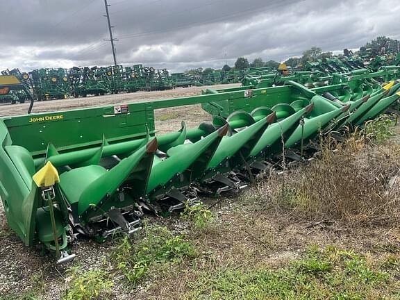 Image of John Deere C8R equipment image 2