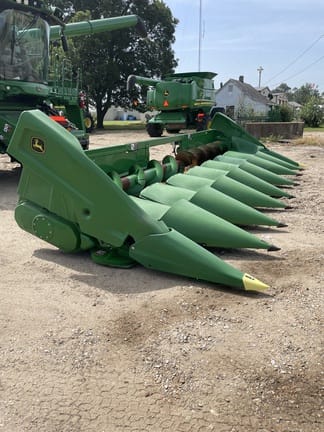 2023 John Deere C8R Equipment Image0