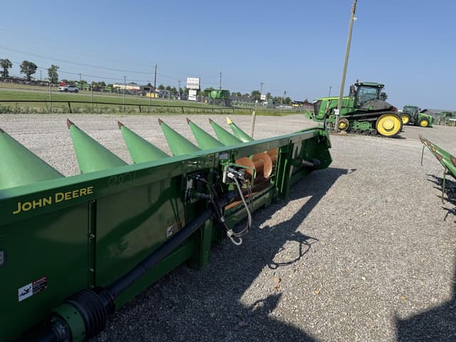 Image of John Deere C8R equipment image 4