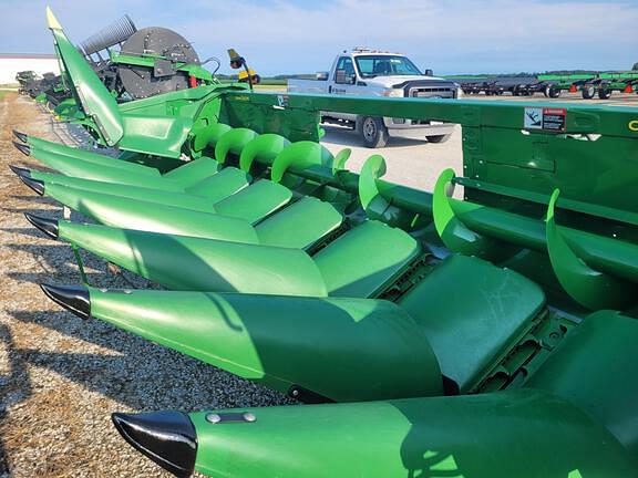 Image of John Deere C8R equipment image 4