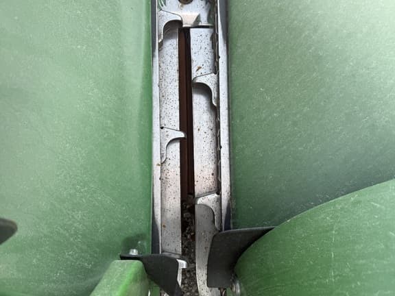 Image of John Deere C8R equipment image 3