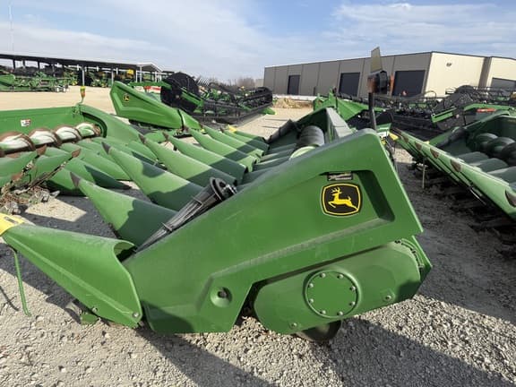 Image of John Deere C8R equipment image 1