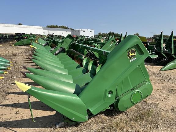 Image of John Deere C8R equipment image 4