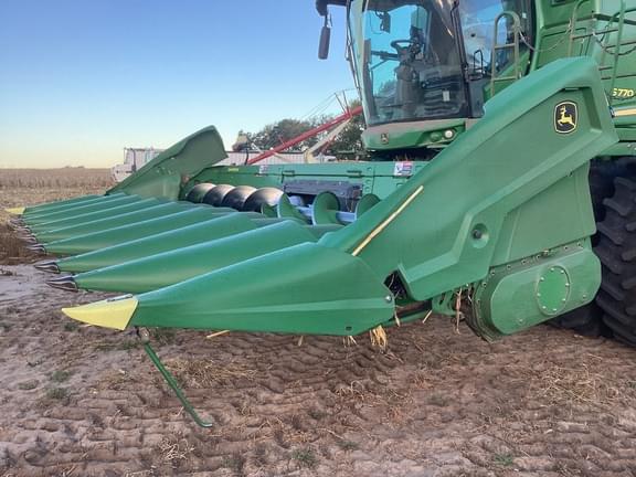 Image of John Deere C8R Primary image