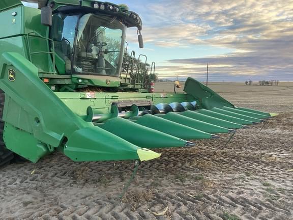 Image of John Deere C8R equipment image 1