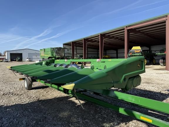 Image of John Deere C8R equipment image 2