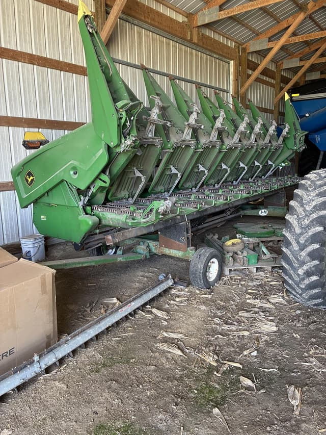 Image of John Deere C8R equipment image 2