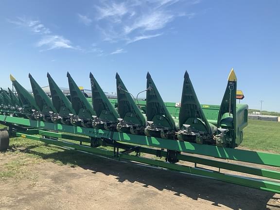 Image of John Deere C8R equipment image 2