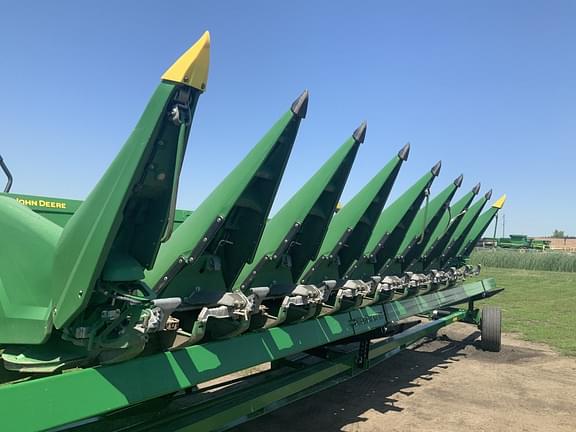 Image of John Deere C8R equipment image 1