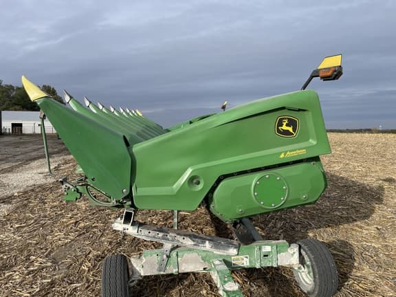 Image of John Deere C8R equipment image 1