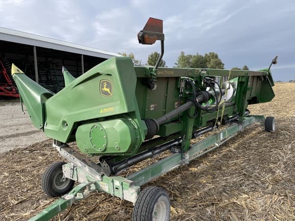 Image of John Deere C8R equipment image 2