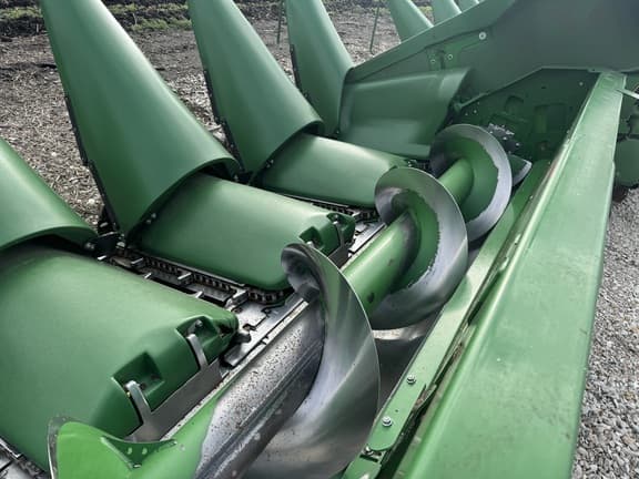 Image of John Deere C8R equipment image 3