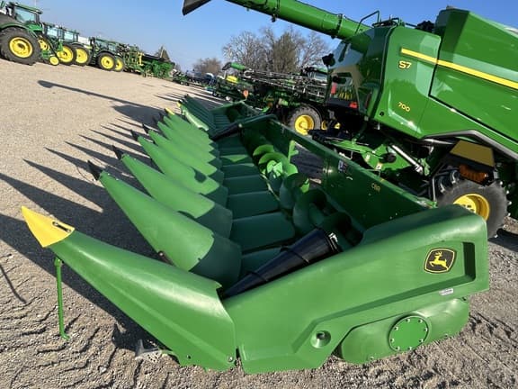 Image of John Deere C8R equipment image 3