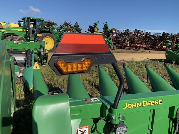 Image of John Deere C8R equipment image 4