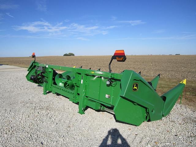 Image of John Deere C8R equipment image 3