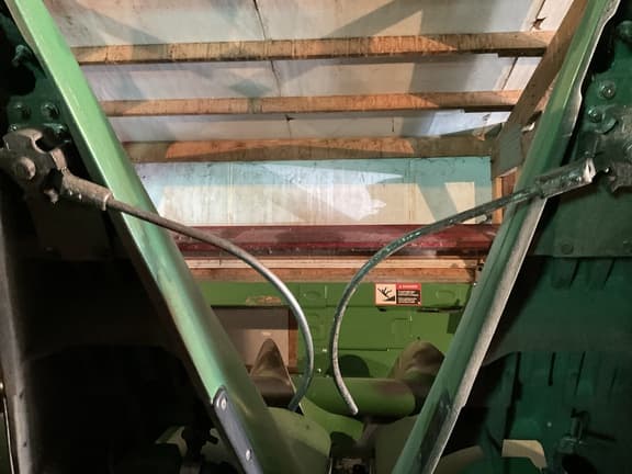 Image of John Deere C8R equipment image 4