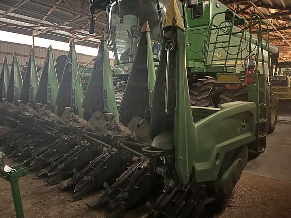 Image of John Deere C8R equipment image 3