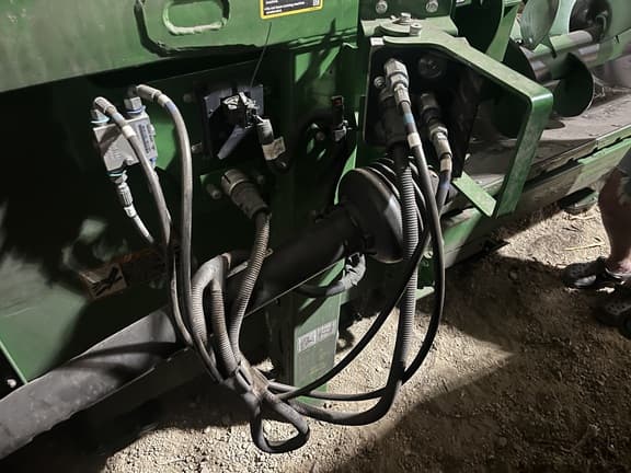 Image of John Deere C8R equipment image 3