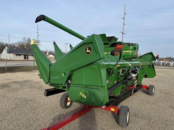 Image of John Deere C8R equipment image 4