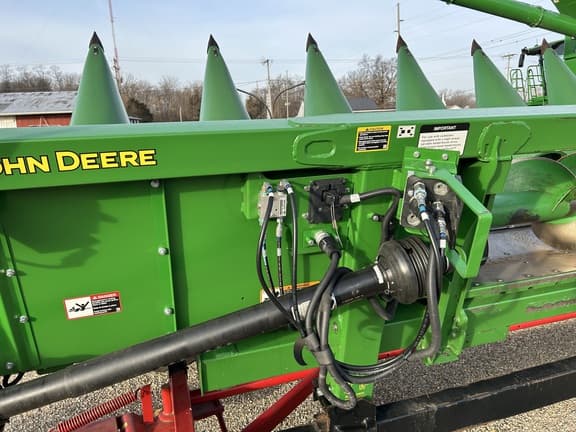 Image of John Deere C8R equipment image 3