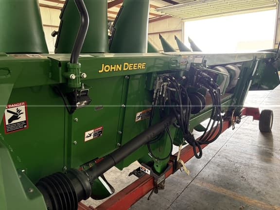 Image of John Deere C8R equipment image 4