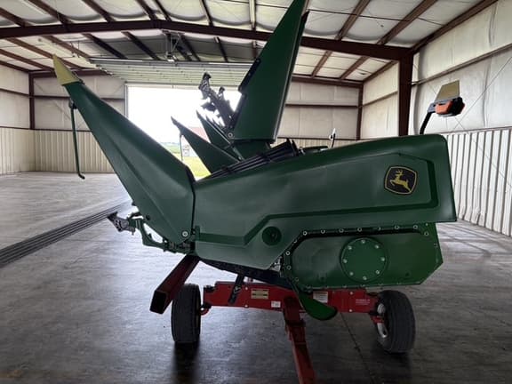 Image of John Deere C8R equipment image 2