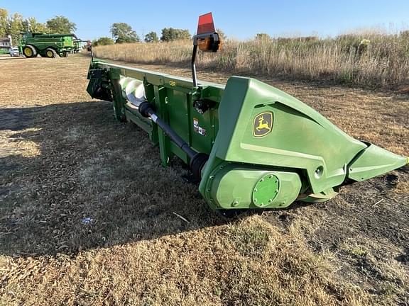 Image of John Deere C8R equipment image 4