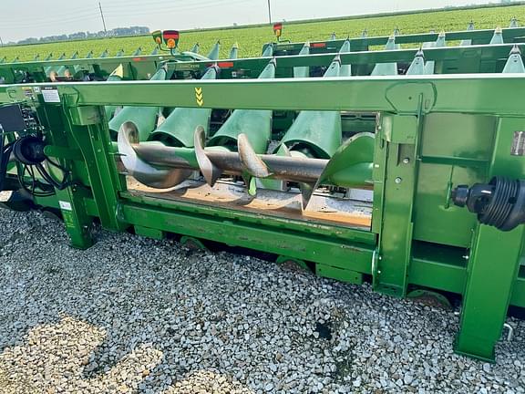 Image of John Deere C8R equipment image 3