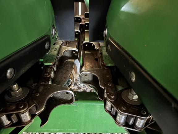 Image of John Deere C8R equipment image 4