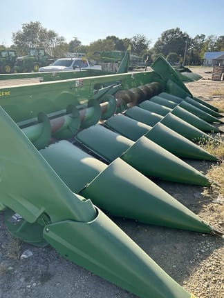 2023 John Deere C8R Equipment Image0