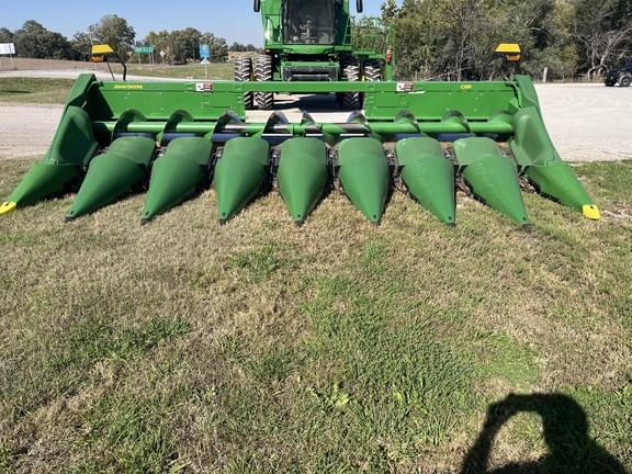 Image of John Deere C8R equipment image 2