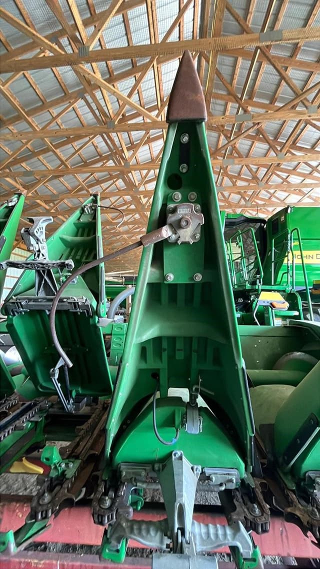 Image of John Deere C8R equipment image 2