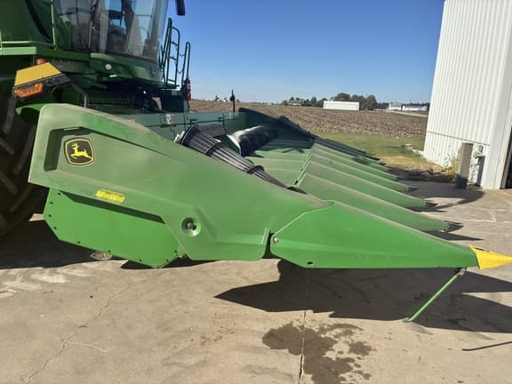 Image of John Deere C8R equipment image 1