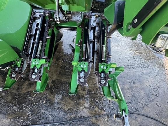 Image of John Deere C8R equipment image 3