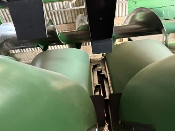 Image of John Deere C8R equipment image 4