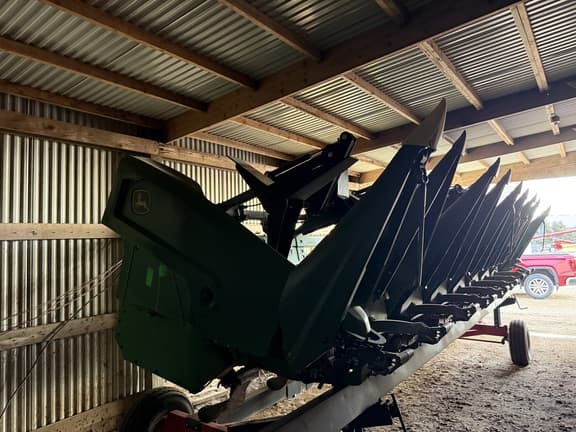 Image of John Deere C8R equipment image 3