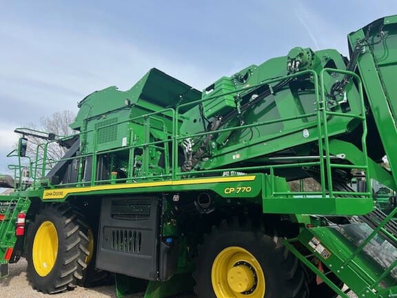 Main image John Deere CP770