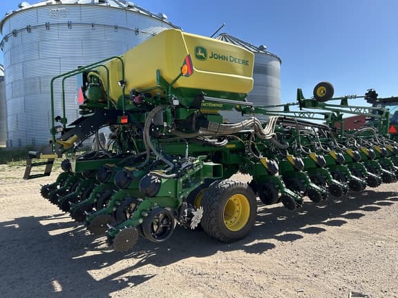 Image of John Deere DB60 equipment image 1