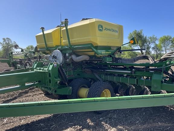 Image of John Deere DB60 equipment image 1