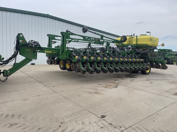 Image of John Deere DB60 equipment image 1