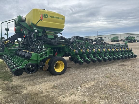 Image of John Deere DB66 equipment image 2
