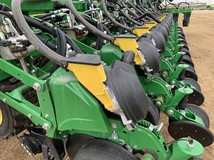 Main image John Deere DB66 15