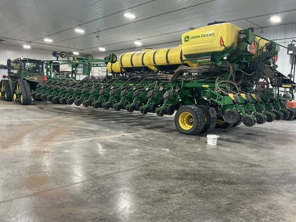 Image of John Deere DB90 equipment image 1
