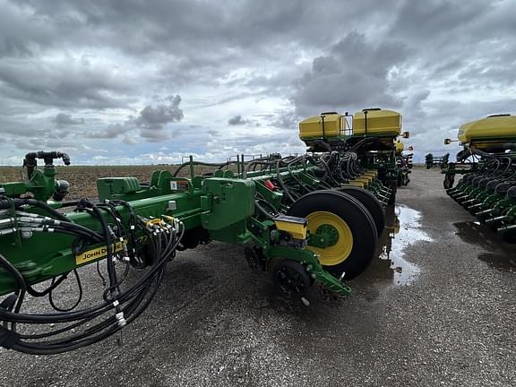 Image of John Deere DB90 equipment image 4